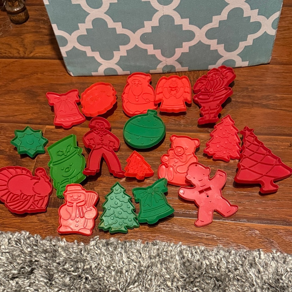 Vintage Holiday Cookie Cutter Set - Red and Green